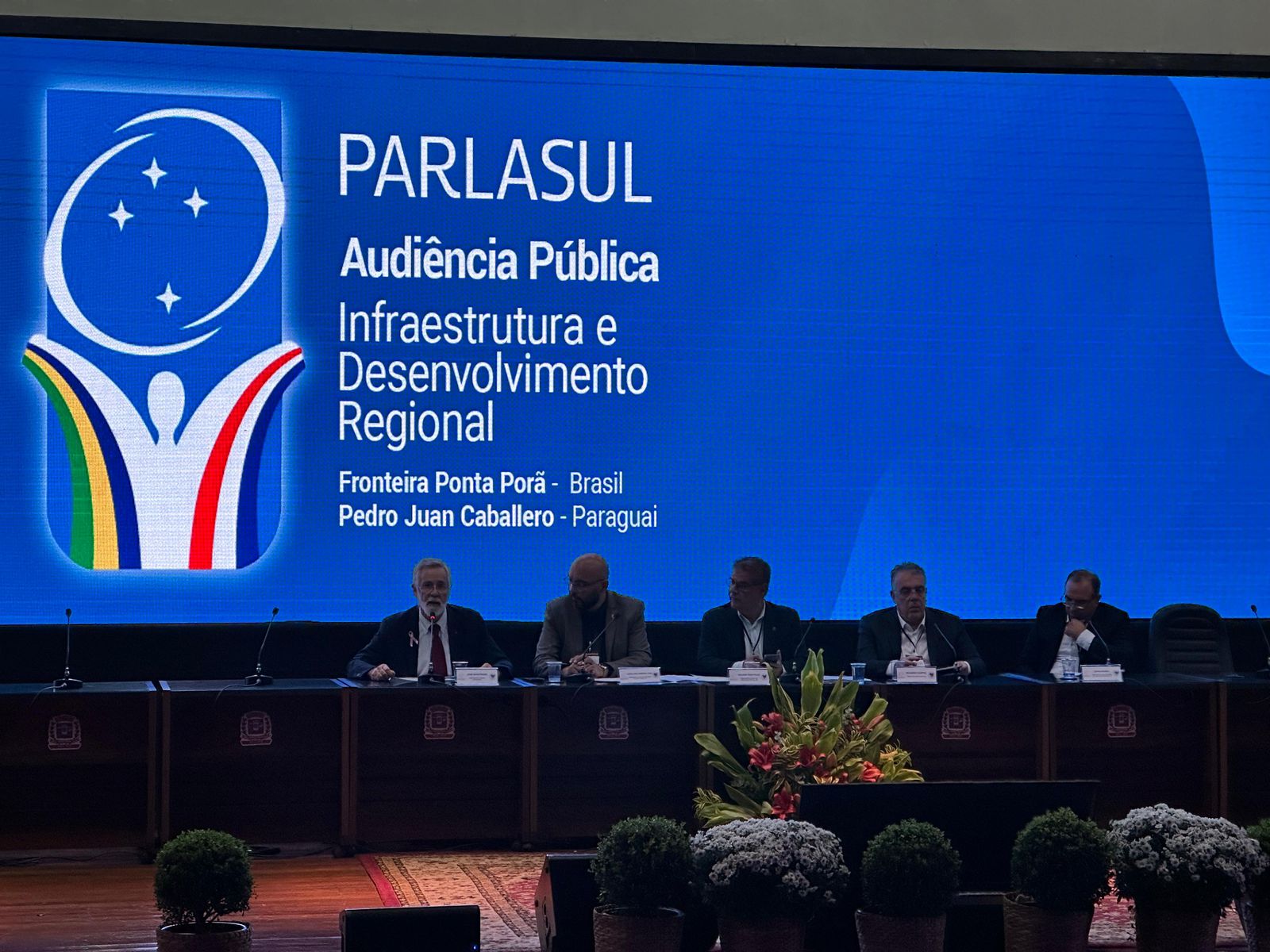 Senador Nelsinho Trad lidera reunião histórica na fronteira e propõe retomada do diálogo entre Brasil e Paraguai
