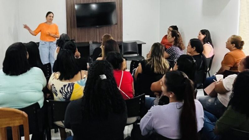 Vereadora Luiza Ribeiro recebe pauta de reivindicações das Assistentes de Educação Infantil