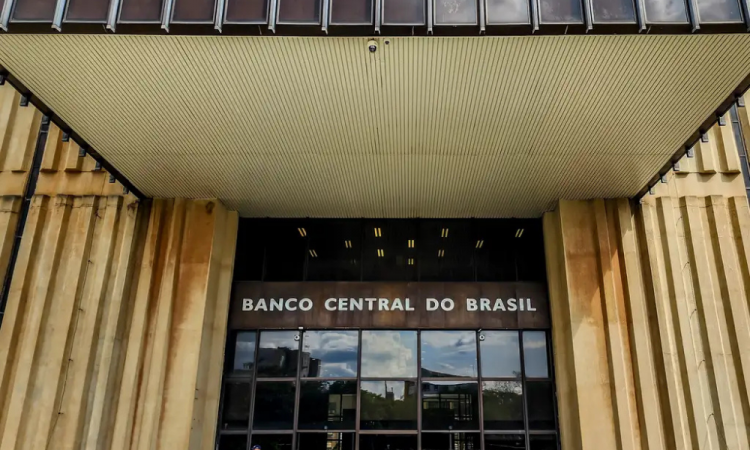 BC abre investigação interna para apurar processo de crescimento e liquidação do Master