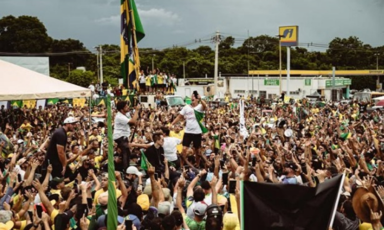 Raio atinge praça onde Nikolas marcou ato pró-anistia e deixa ao menos 80 vítimas