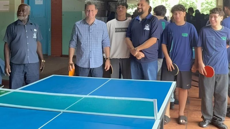 Escola Maria da Glória recebe equipamentos esportivos