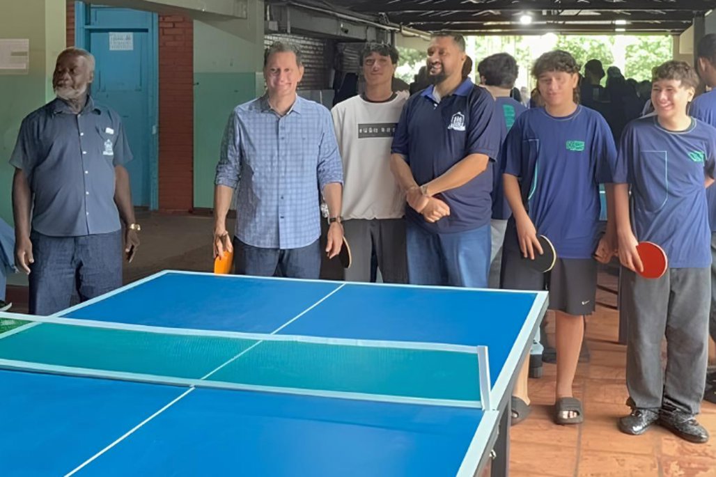 Escola Maria da Glória recebe equipamentos esportivos