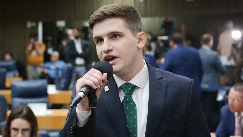 Pavanato aciona MP contra Lula e deputada do PT por propaganda