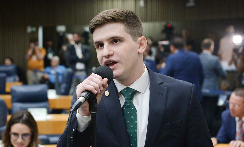Pavanato aciona MP contra Lula e deputada do PT por propaganda