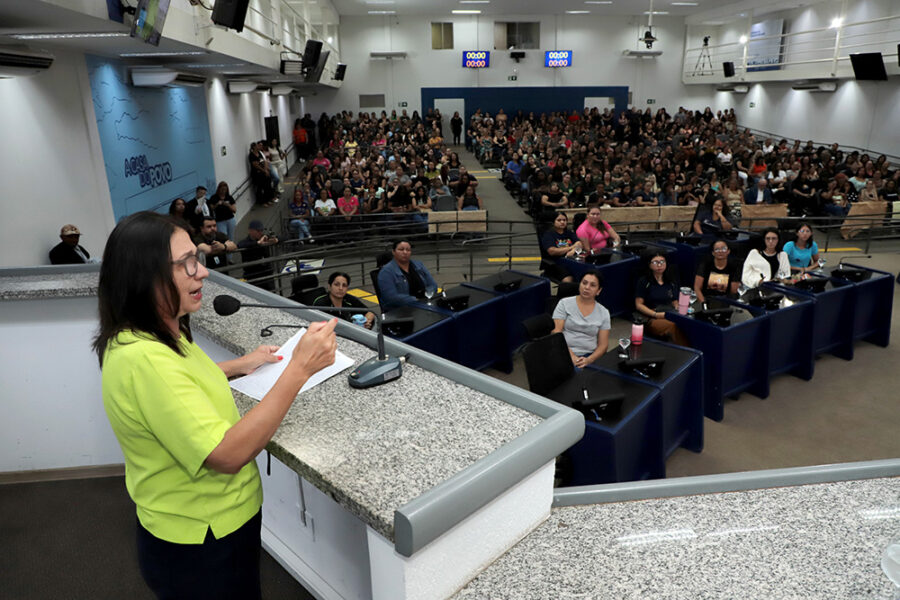 Audiência pública convocada pela Vereadora Luiza Ribeiro debateu condições de trabalho e de remuneração  das assistentes de educação infantil