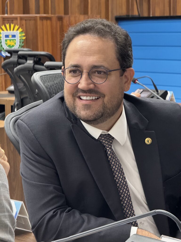 Marcio Fernandes solicita ciclovia em Água Clara