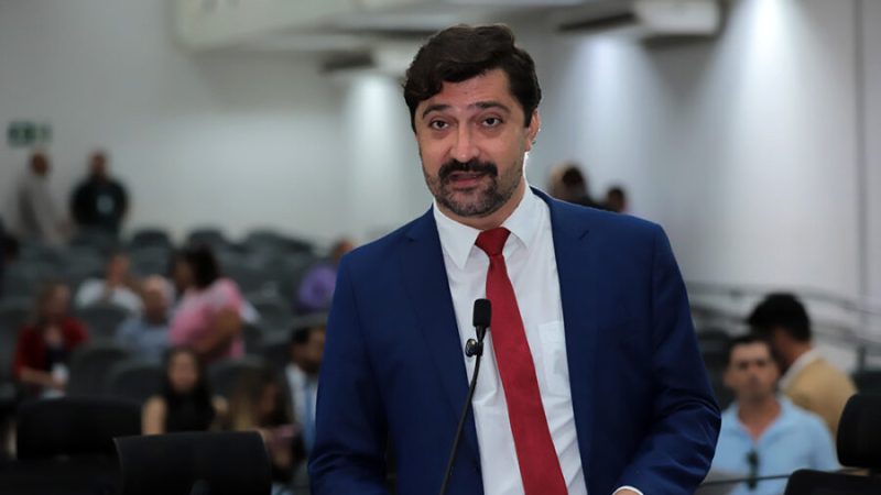 Flávio Cabo Almi vota contra aumento da taxa do lixo e mantém posição ao lado do povo