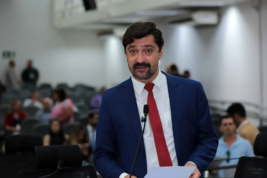 Flávio Cabo Almi vota contra aumento da taxa do lixo e mantém posição ao lado do povo