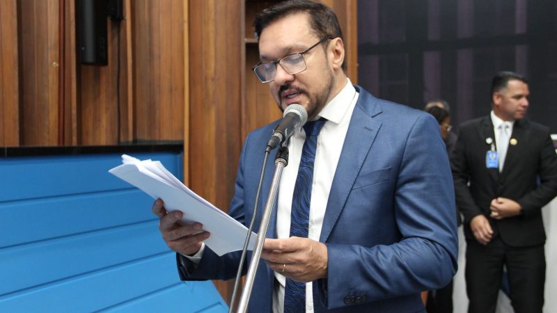 Projeto de Lei de Lucas de Lima prevê cassação da CNH para quem abandonar animais usando veículo em MS