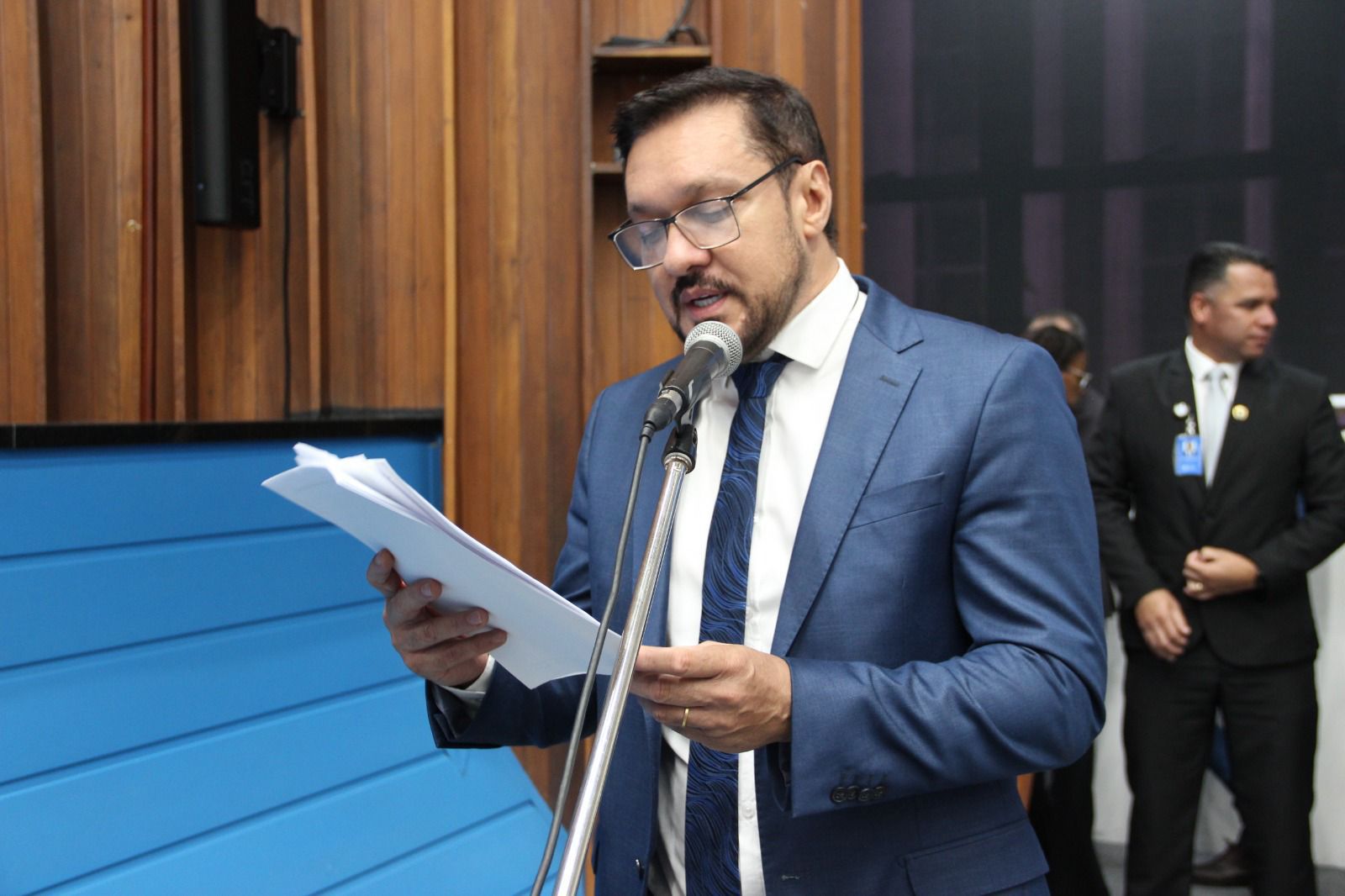 Projeto de Lei de Lucas de Lima prevê cassação da CNH para quem abandonar animais usando veículo em MS