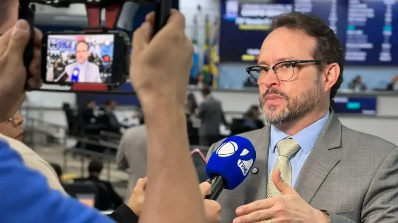 Dr. Lívio anuncia entrega de óculos para mais de 100 crianças em ação no Hospital São Julião