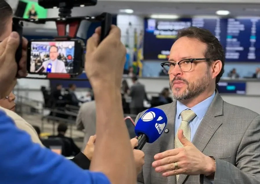 Dr. Lívio anuncia entrega de óculos para mais de 100 crianças em ação no Hospital São Julião