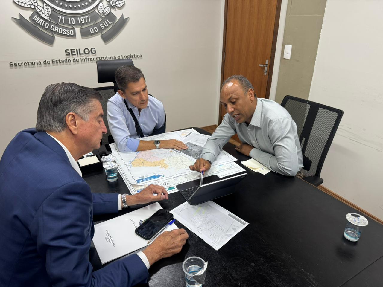 Vereador Junior Coringa discute com secretário Guilherme a licitação da segunda etapa da nova avenida Moreninha X Itamaracá
