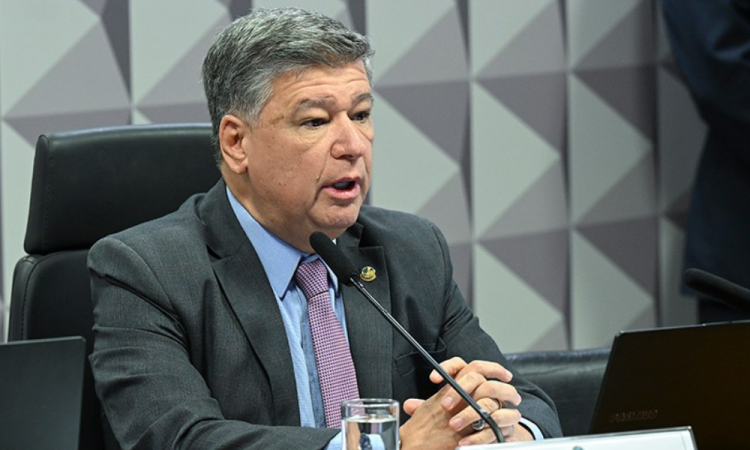 Presidente da CPMI do INSS apela a Toffoli para garantir depoimento de Vorcaro