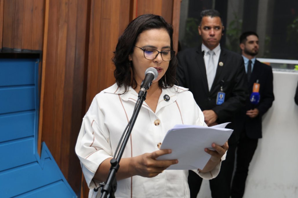 É Lei: proposta da deputada Gleice Jane cria ações de combate ao racismo religioso