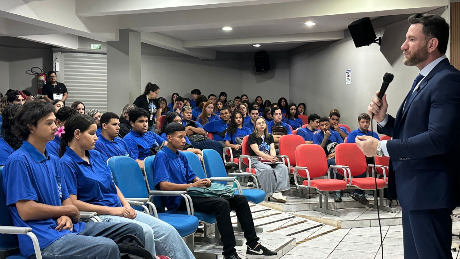Maicon Nogueira realiza ciclo de palestras inspiracionais para jovens alunos do Instituto Mirim de Campo Grande