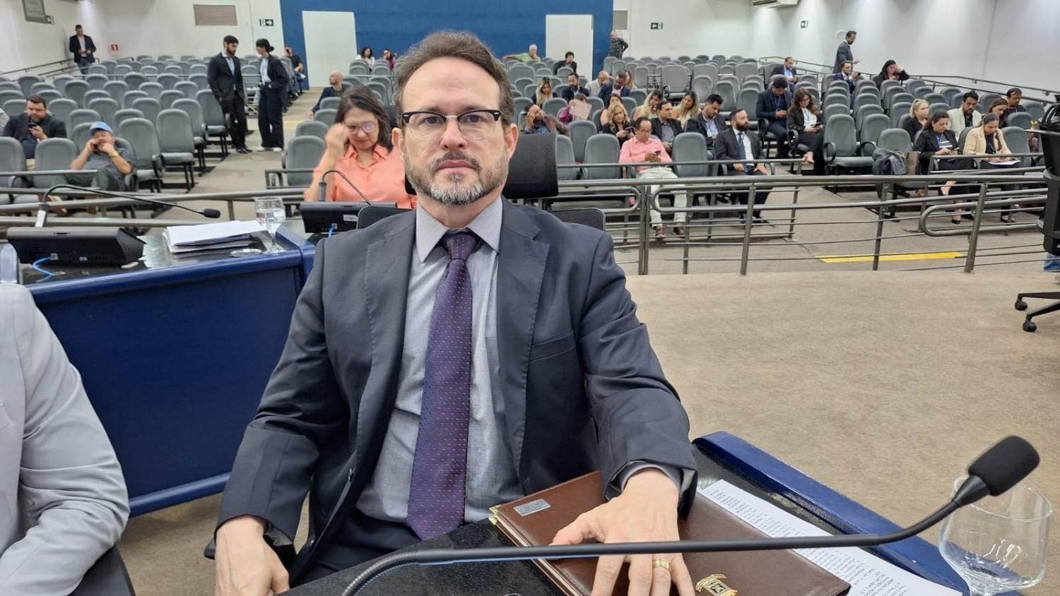 Dr. Lívio comemora derrubada de veto ao Programa Recomeçar, voltado ao combate à violência contra a mulher