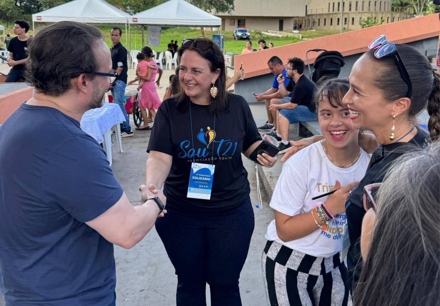 Vereador Dr. Lívio participa de piquenique inclusivo no Dia Internacional da Síndrome de Down