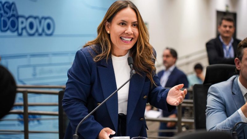 Ana Portela transforma direito em lei e garante mais segurança para quem não pode consumir glúten