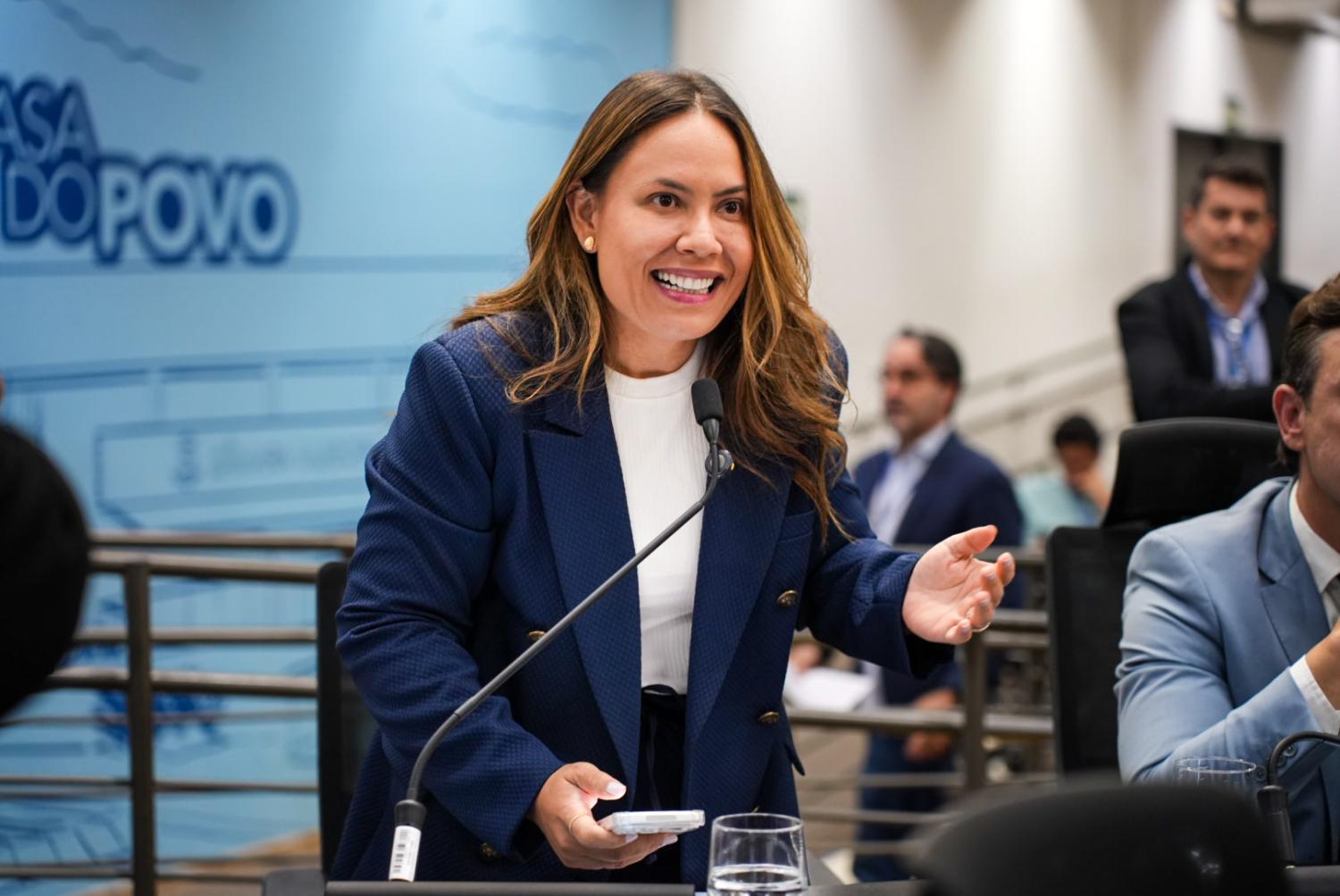 Ana Portela transforma direito em lei e garante mais segurança para quem não pode consumir glúten