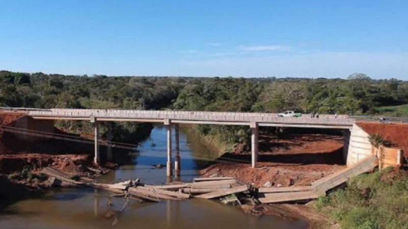 Zé Teixeira cobra retirada de entulhos da antiga ponte sobre Rio Santo Antônio