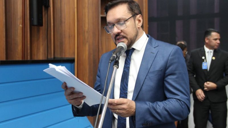 Lucas de Lima apresenta projeto que autoriza sepultamento de pets em jazigos familiares