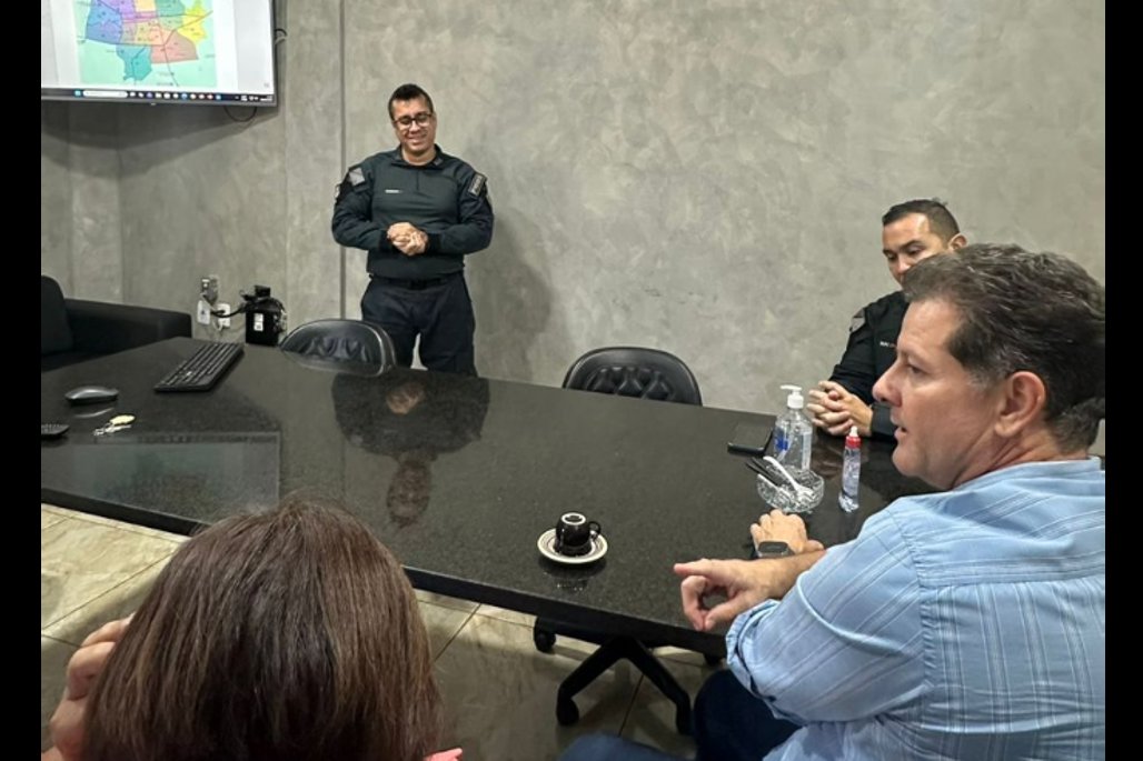 Renato Câmara homenageia policiais e acompanha planejamento da segurança em Dourados, Mato Grosso do Sul