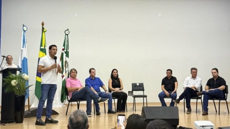 Hashioka participa de evento de prestação de contas e assinatura de convênios em Naviraí Ms