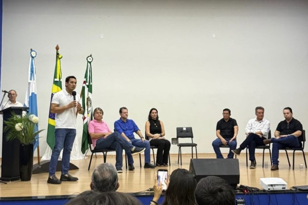 Hashioka participa de evento de prestação de contas e assinatura de convênios em Naviraí Ms