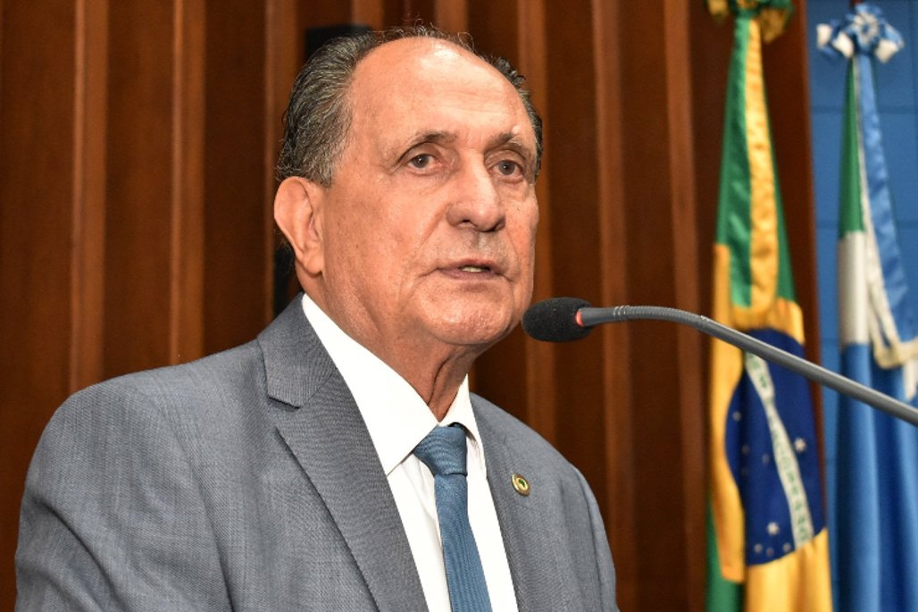 Zé Teixeira cobra melhorias no trânsito e homenageia empreendedorismo