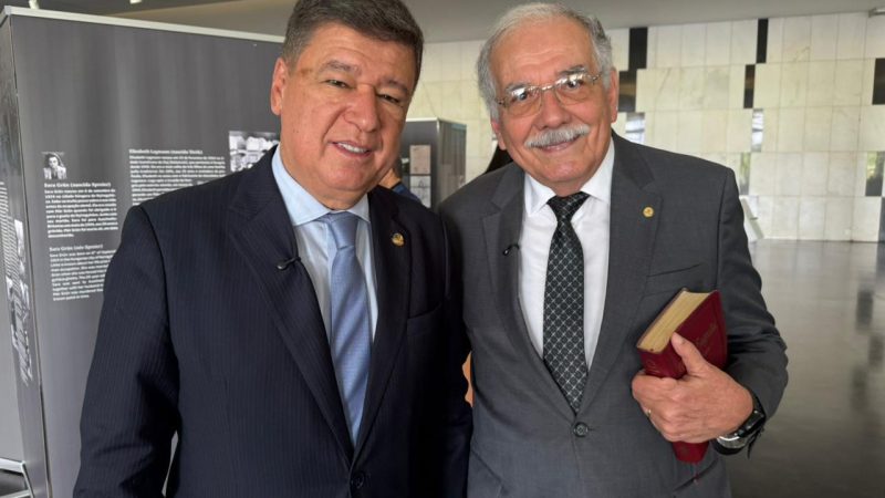 Dr. Luiz Ovando dirige culto no Senado ao lado de Carlos Viana e reforça apoio à CPMI do INSS em meio a embate com o STF