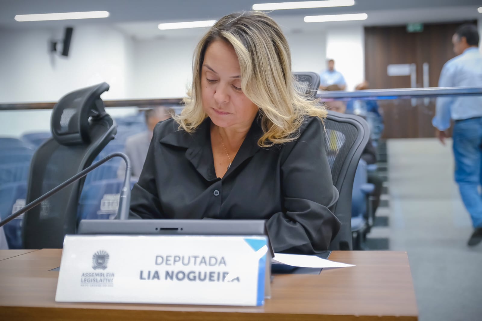 Projeto de Lia Nogueira garante prioridade escolar a órfãos do feminicídio