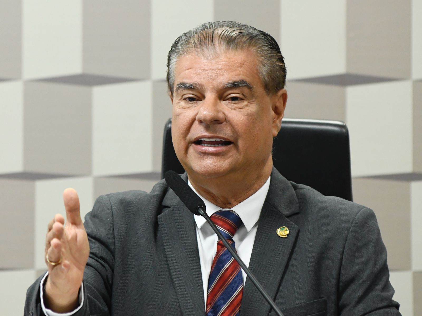 Senador Nelsinho Trad cobra do governo plano diante da alta do petróleo e risco de crise no Brasil