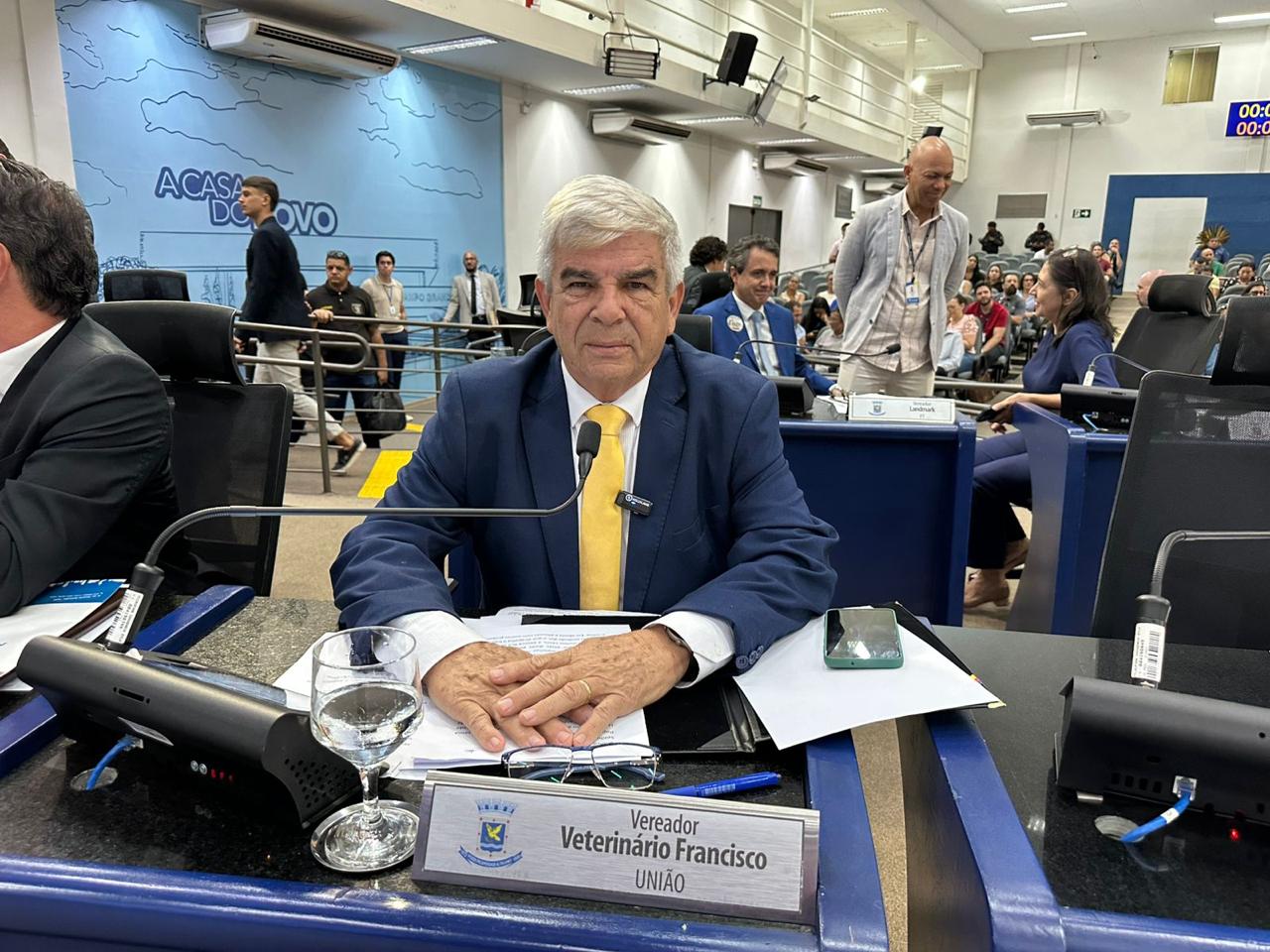 Vereador Veterinário Francisco apresenta moção de pesar pelo falecimento de Luiz Roberto Silveira Maia