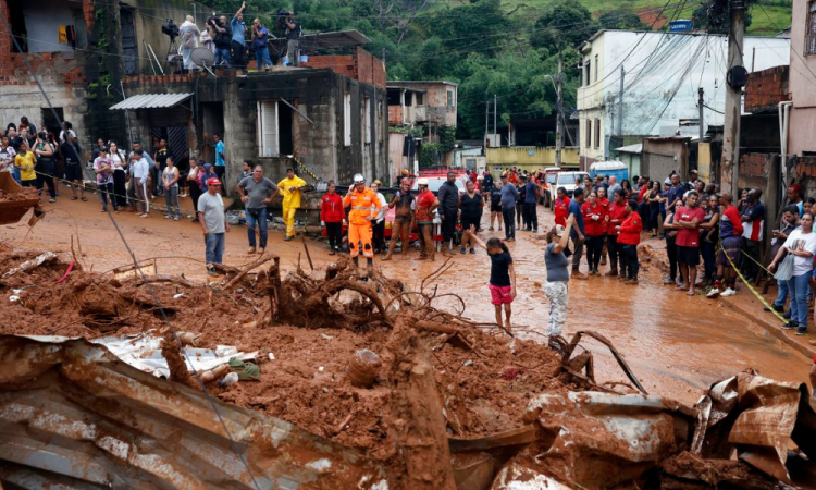 Sobe para 72 o número de vítimas fatais após fortes chuvas em Minas Gerais