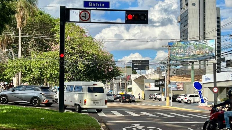 Mudança em lei de trânsito proíbe conversão à esquerda na Afonso Pena