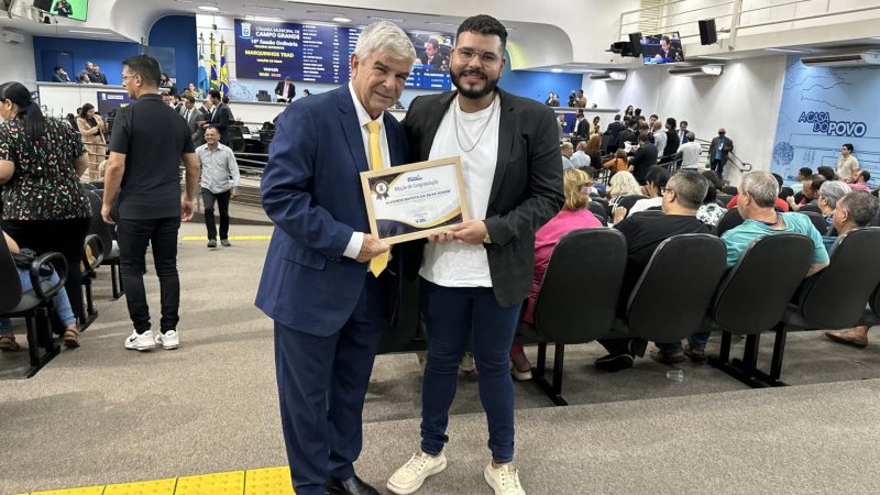Vereador Veterinário Francisco homenageia Aldenor Batista da Silva Júnior com moção de congratulação