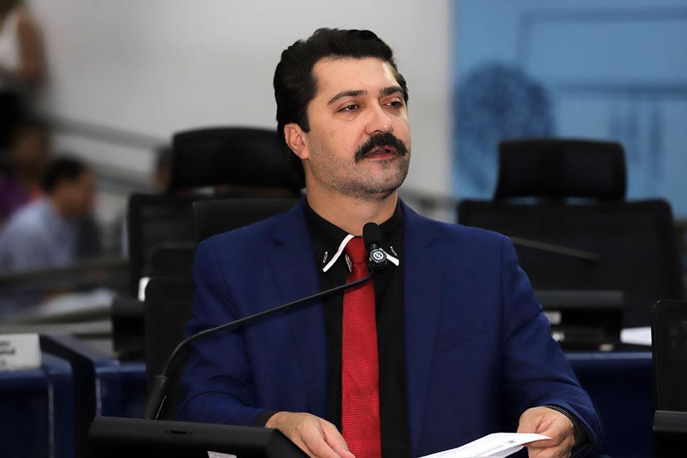 Flávio Cabo Almi fortalece articulação política e pauta sigilo no atendimento de ISTs