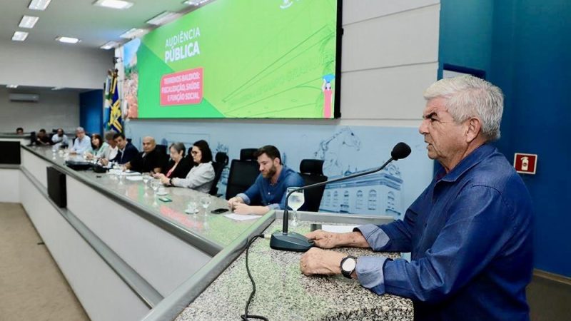 Vereador Veterinário Francisco cobra ações efetivas em audiência pública sobre terrenos baldios e alerta para riscos à saúde