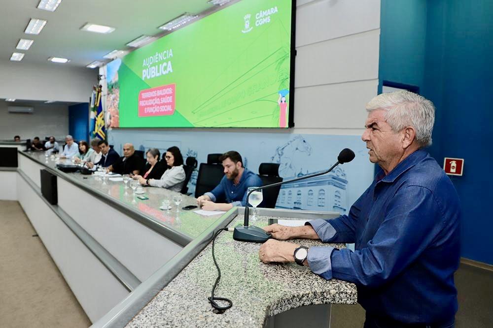 Vereador Veterinário Francisco cobra ações efetivas em audiência pública sobre terrenos baldios e alerta para riscos à saúde