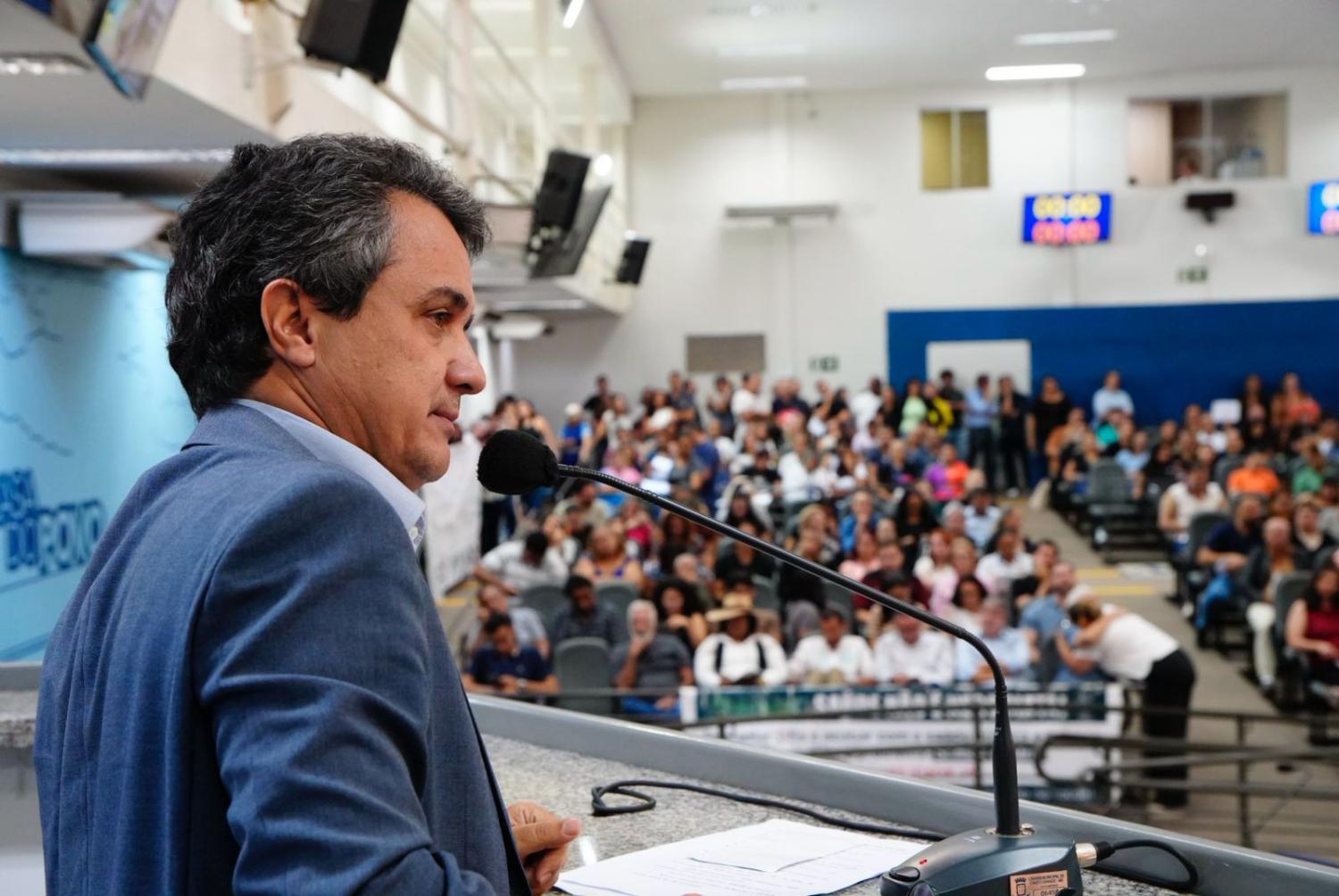 Saúde não pode virar negócio: audiência expõe tensão sobre terceirização e Landmark reforça pressão contra proposta