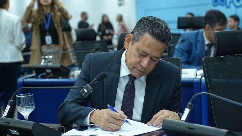 Vereador Clodoilson Pires cobra melhorias em infraestrutura e iluminação para bairros da Capital