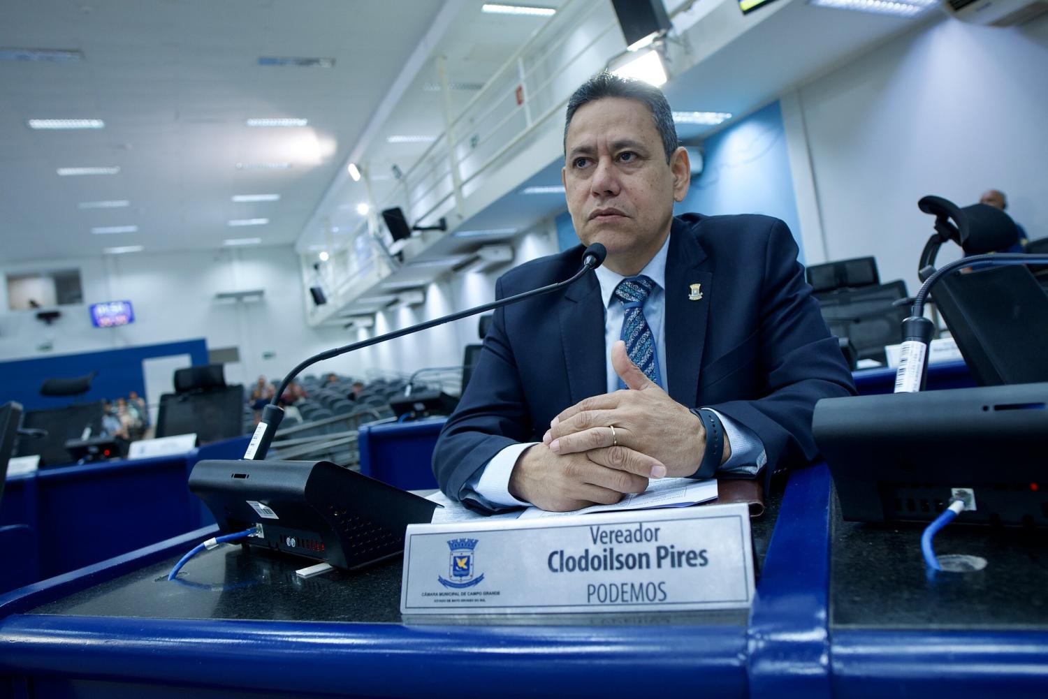 Vereador Clodoilson Pires apresenta indicações por quebra-molas no Jardim Centenário e tapa-buracos na Vila Planalto