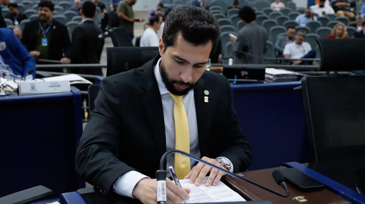 Lei de Fábio Rocha cria pontos de apoio para motoristas de aplicativo