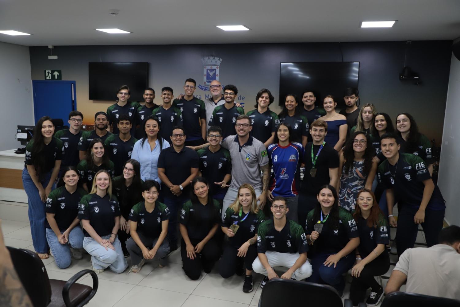 Câmara homenageia atletas e equipe que participaram do Jogos Universitários Brasileiros 2026