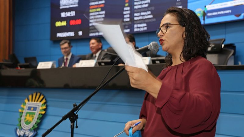 “Não é reajuste, é perda”: Gleice Jane critica política salarial e pressiona Riedel sobre abandono dos servidores