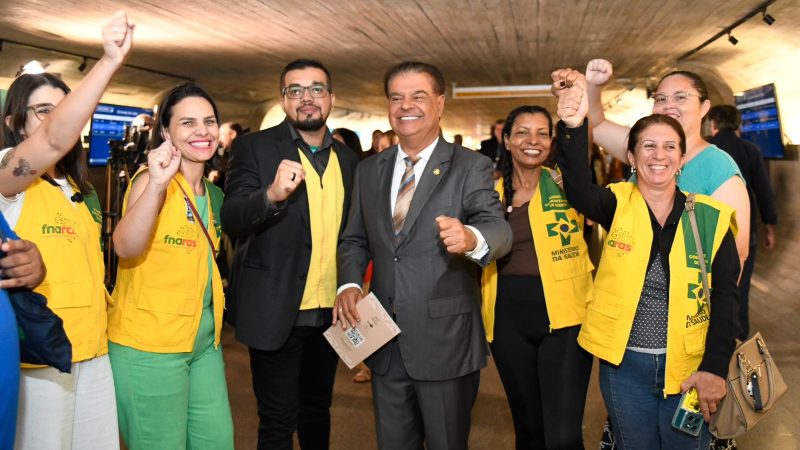Senador Nelsinho Trad reforça apoio à valorização de agentes de saúde em encontro com representantes de Dourados