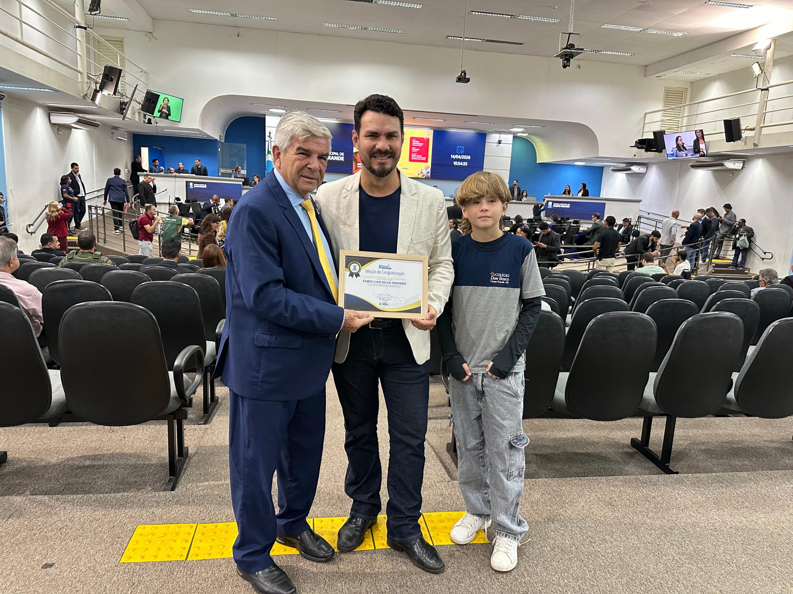 Vereador Veterinário Francisco homenageia Fábio Luiz Simones e destaca impacto social da dança em Campo Grande