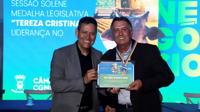 Vereador Clodoilson Pires homenageia Luiz Mario Silvério de Souza com Medalha  Tereza Cristina na Expogrande