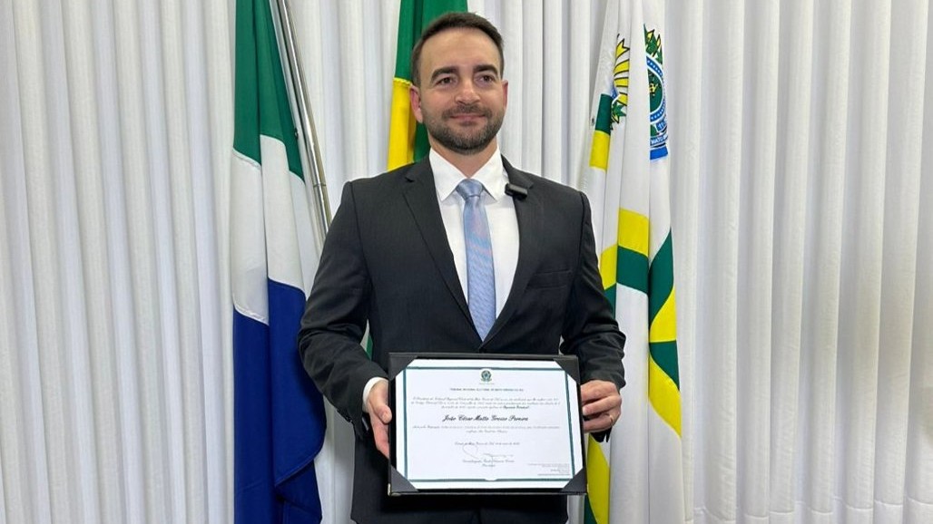 Deputado toma posse para mandato de sete meses na Assembleia